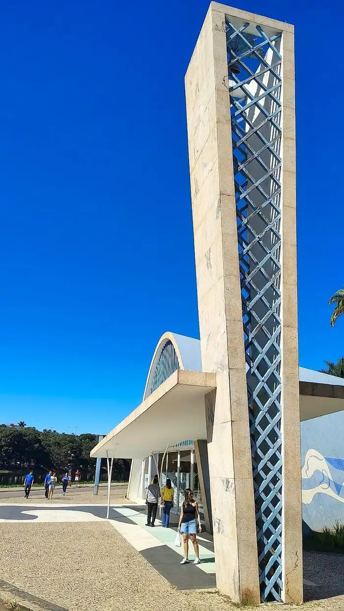 Torre sineira da Igreja São Francisco de Assis, na Pampulha, em Belo Horizonte